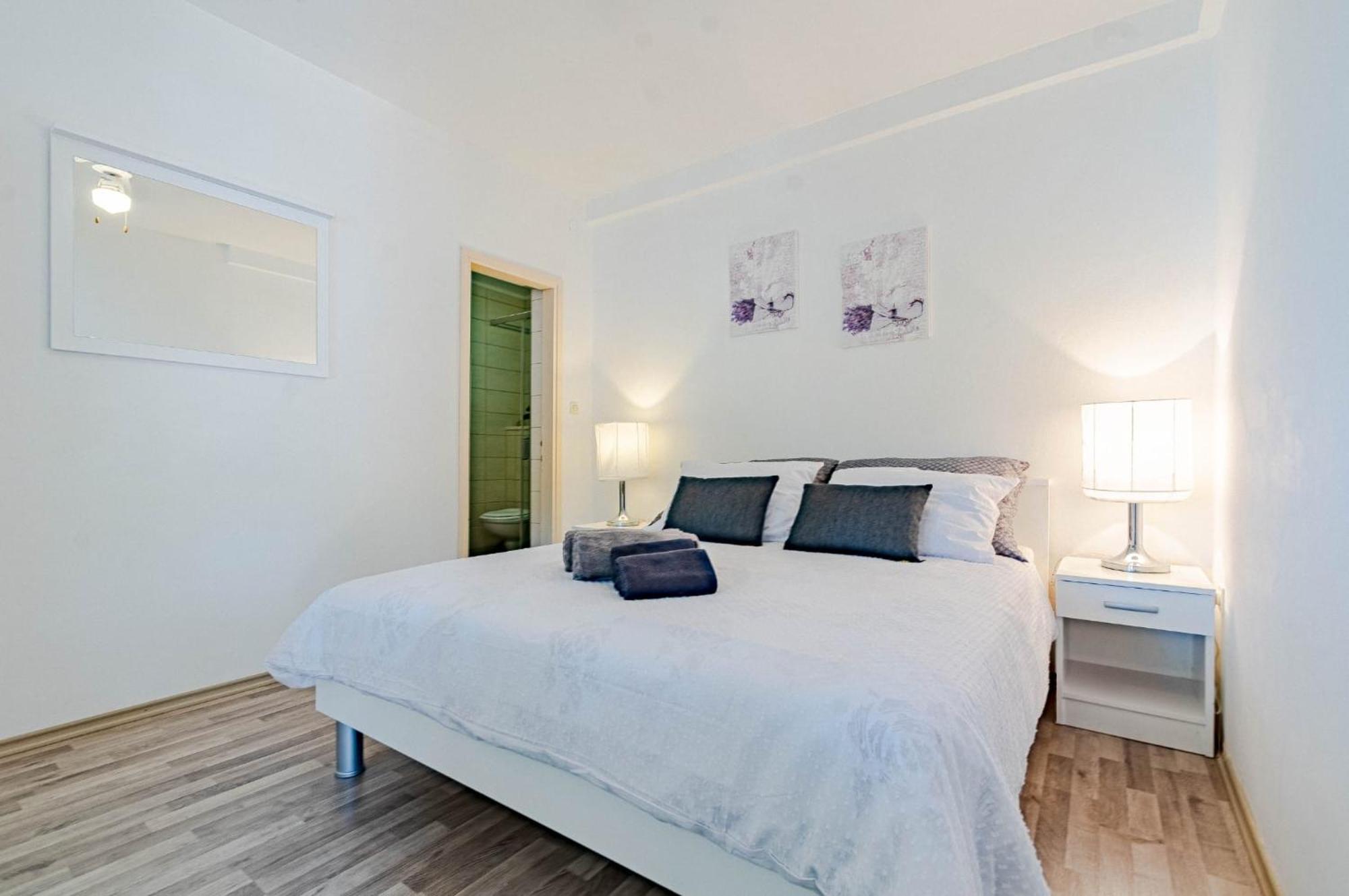 Seaside Apartments With A Swimming Pool Tri Zala, Korcula - 558 Zrnovo Exterior photo